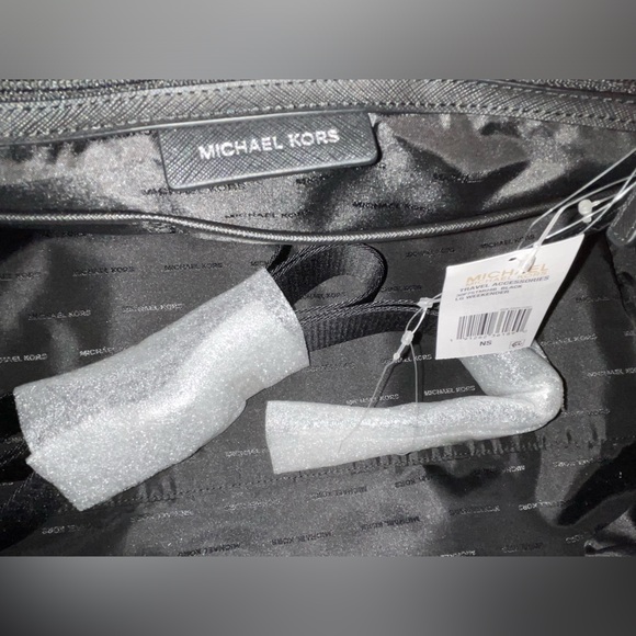 NWT Michael Kors Signature Commuter Duffle Bag - Picture 4 of 4